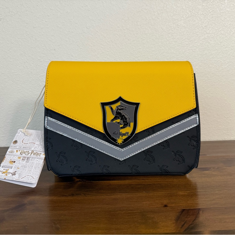 Hard Tag Universal Harry Potter Hufflepuff Loungefly Crossbody Bag/Purse